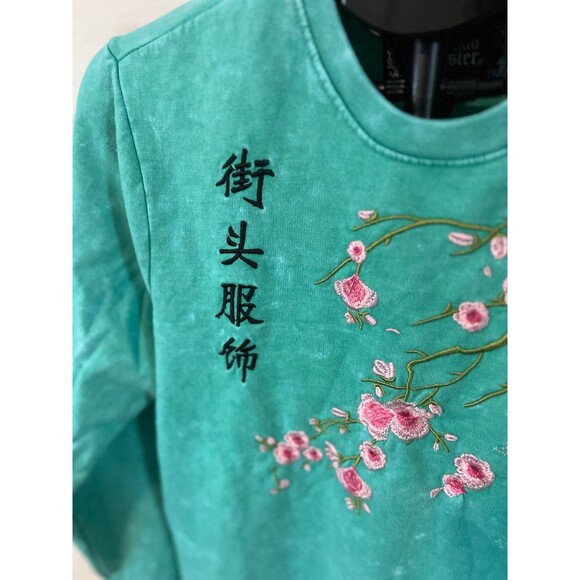 Blind Rooster Embroidered Cherry Blossoms Floral Design Crewneck Sweatshirt - Picture 4 of 9